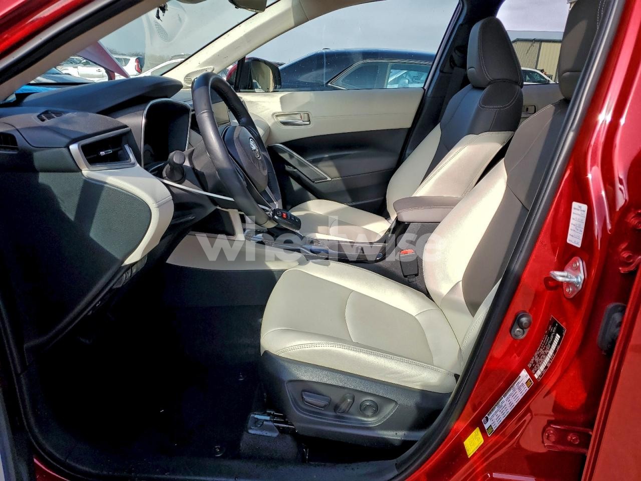 Photo 7 of 2024 TOYOTA COROLLA CROSS XLE (VIN 7MUDAABG1RV084070)