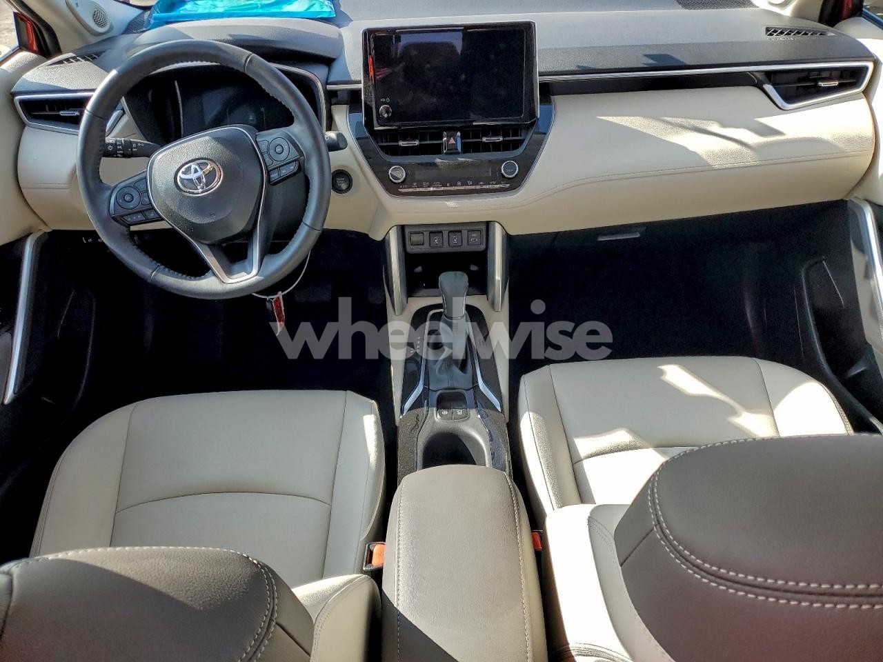 Photo 8 of 2024 TOYOTA COROLLA CROSS XLE (VIN 7MUDAABG1RV084070)