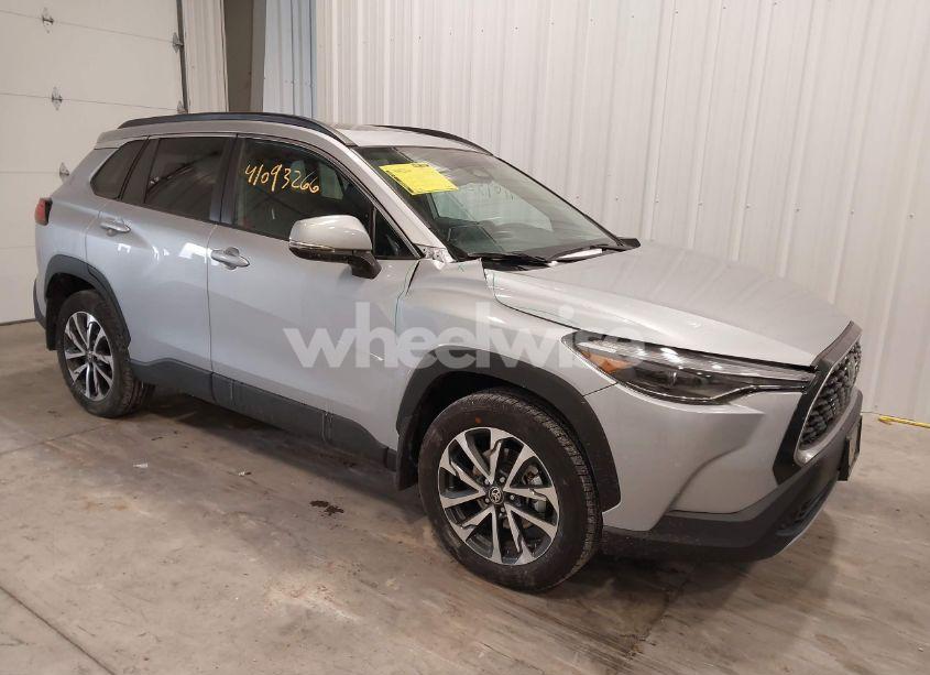 2024 Toyota Corolla CROSS XLE (VIN 7MUDAABG1RV107086) main photo