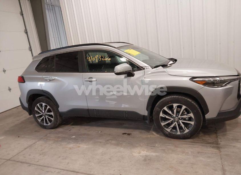 Photo 13 of 2024 Toyota Corolla CROSS XLE (VIN 7MUDAABG1RV107086)