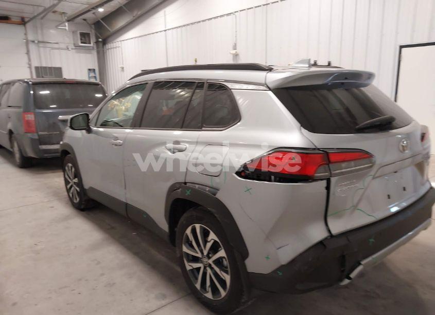 Photo 3 of 2024 Toyota Corolla CROSS XLE (VIN 7MUDAABG1RV107086)