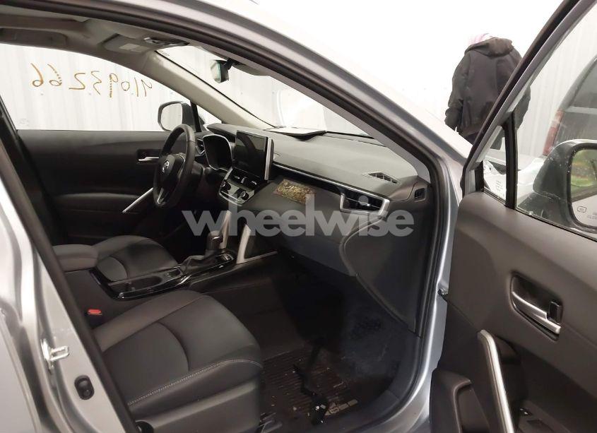 Photo 5 of 2024 Toyota Corolla CROSS XLE (VIN 7MUDAABG1RV107086)