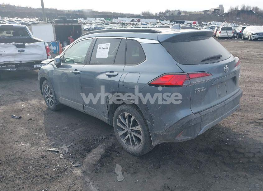 Photo 3 of 2023 Toyota Corolla CROSS XLE (VIN 7MUDAABG2PV070840)