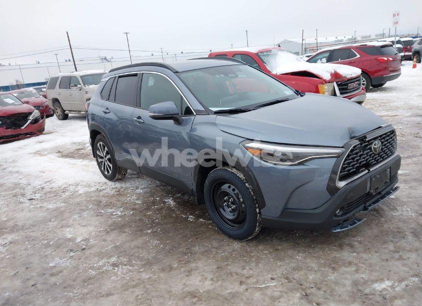 2024 Toyota Corolla CROSS XLE (VIN 7MUDAABG2RV111647) main photo