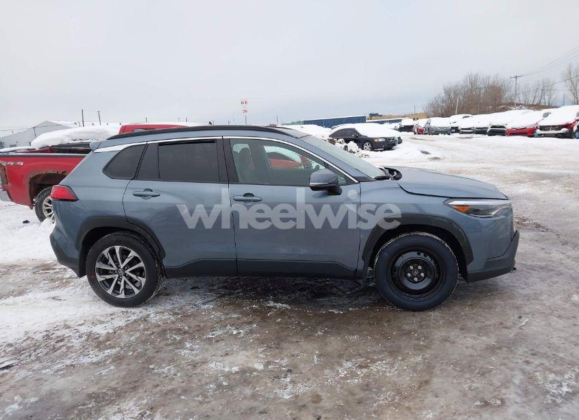 Photo 13 of 2024 Toyota Corolla CROSS XLE (VIN 7MUDAABG2RV111647)