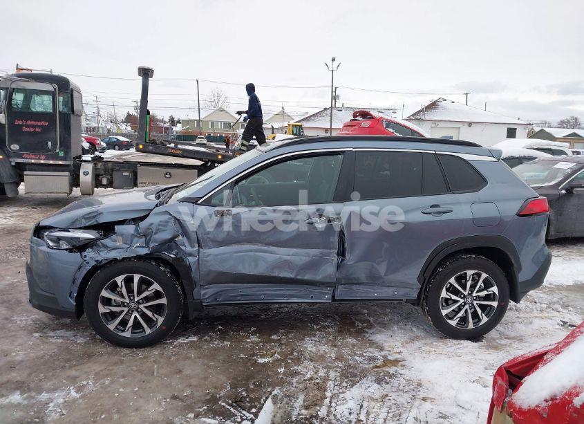 Photo 14 of 2024 Toyota Corolla CROSS XLE (VIN 7MUDAABG2RV111647)