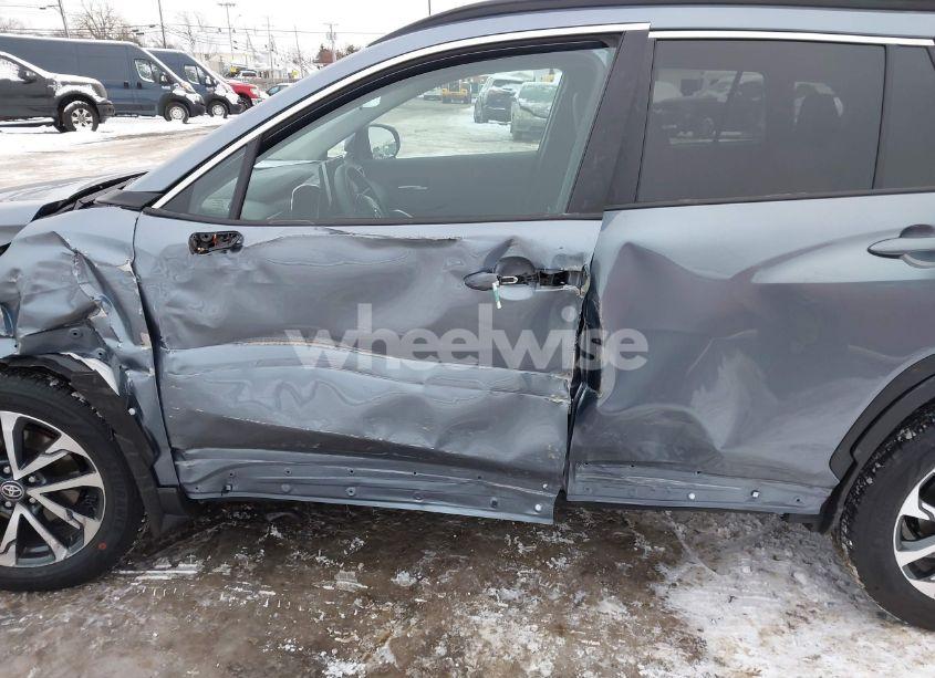 Photo 17 of 2024 Toyota Corolla CROSS XLE (VIN 7MUDAABG2RV111647)