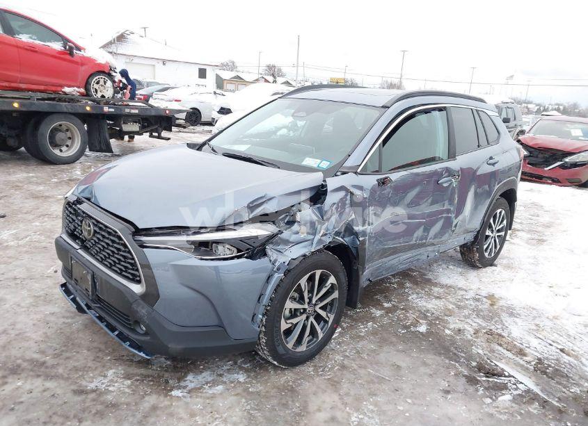 Photo 2 of 2024 Toyota Corolla CROSS XLE (VIN 7MUDAABG2RV111647)
