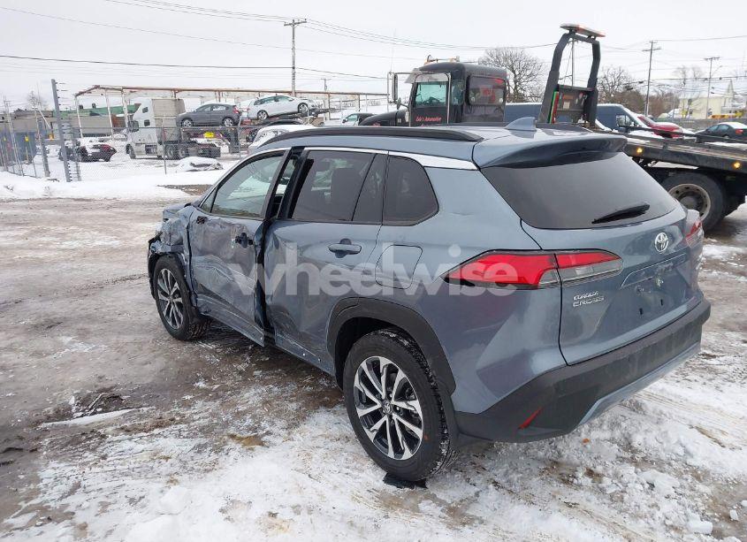 Photo 3 of 2024 Toyota Corolla CROSS XLE (VIN 7MUDAABG2RV111647)