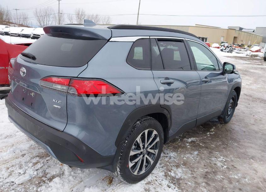 Photo 4 of 2024 Toyota Corolla CROSS XLE (VIN 7MUDAABG2RV111647)