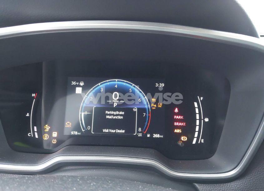 Photo 7 of 2024 Toyota Corolla CROSS XLE (VIN 7MUDAABG2RV111647)