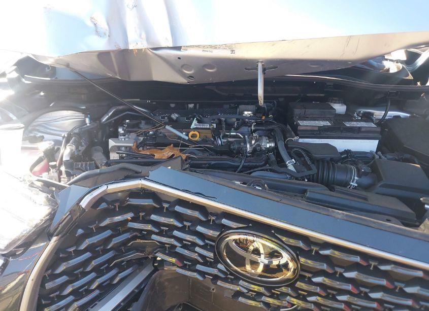 Photo 10 of 2024 Toyota Corolla CROSS XLE (VIN 7MUDAABG3RV103279)