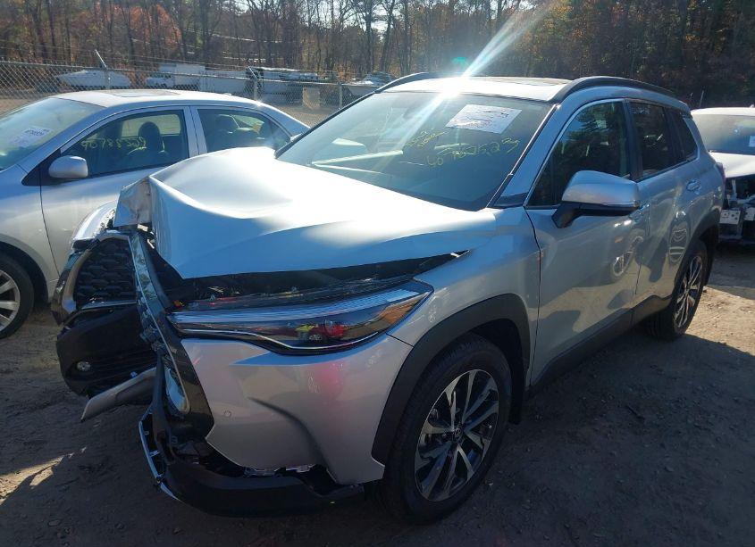 Photo 2 of 2024 Toyota Corolla CROSS XLE (VIN 7MUDAABG3RV103279)