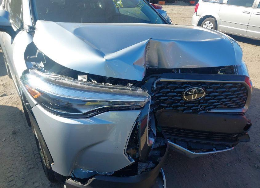 Photo 6 of 2024 Toyota Corolla CROSS XLE (VIN 7MUDAABG3RV103279)