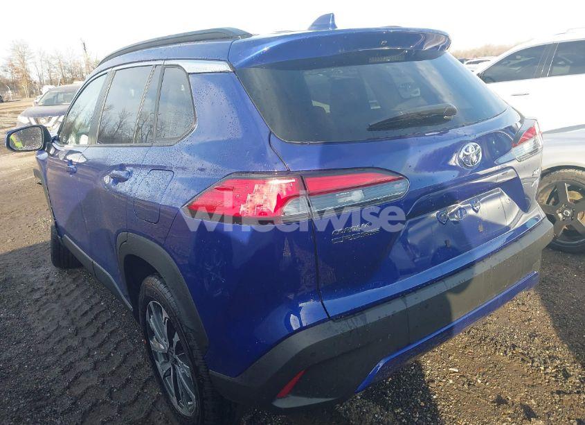Photo 3 of 2024 Toyota Corolla CROSS XLE (VIN 7MUDAABG3RV110717)