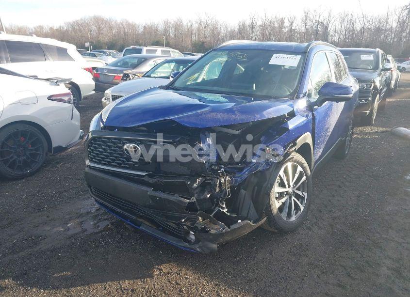 Photo 6 of 2024 Toyota Corolla CROSS XLE (VIN 7MUDAABG3RV110717)