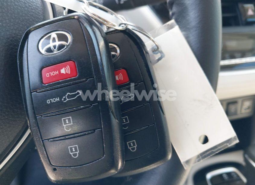 Photo 11 of 2022 Toyota Corolla CROSS XLE (VIN 7MUDAABG4NV004836)