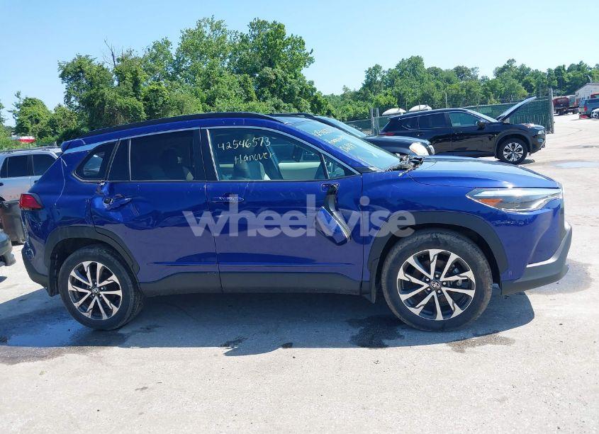 Photo 13 of 2022 Toyota Corolla CROSS XLE (VIN 7MUDAABG4NV004836)