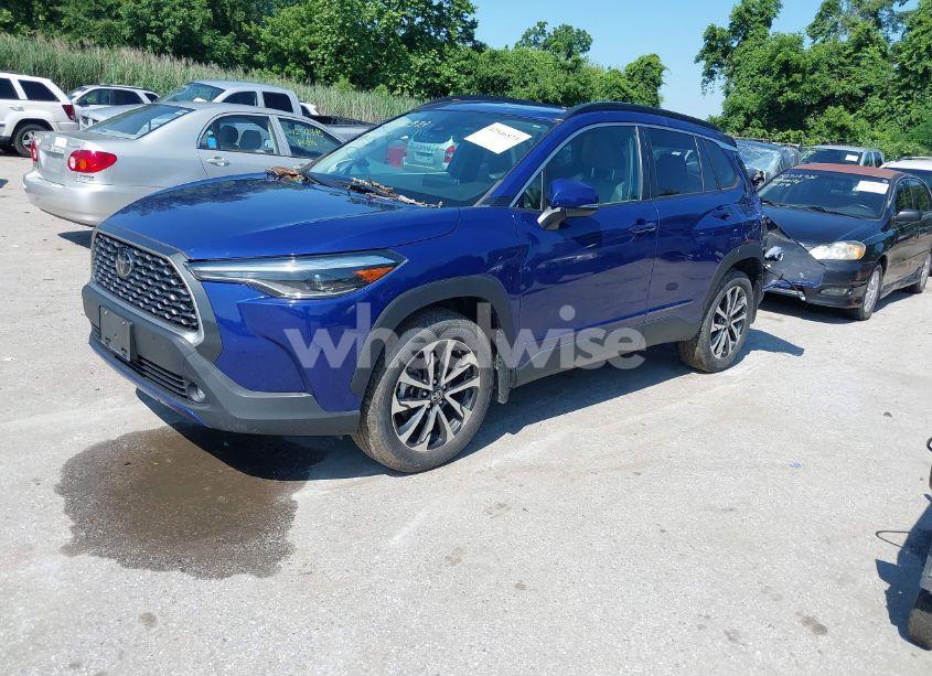 Photo 2 of 2022 Toyota Corolla CROSS XLE (VIN 7MUDAABG4NV004836)