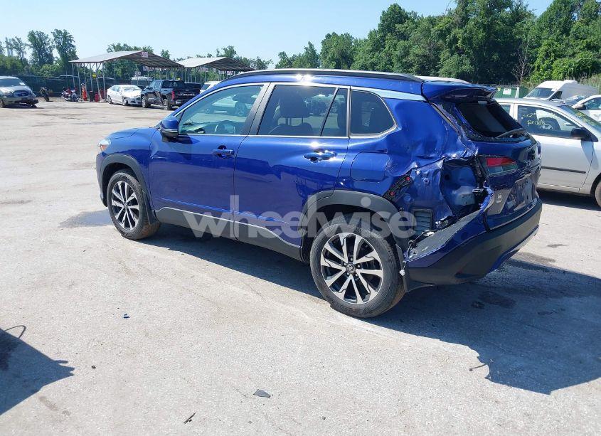 Photo 3 of 2022 Toyota Corolla CROSS XLE (VIN 7MUDAABG4NV004836)