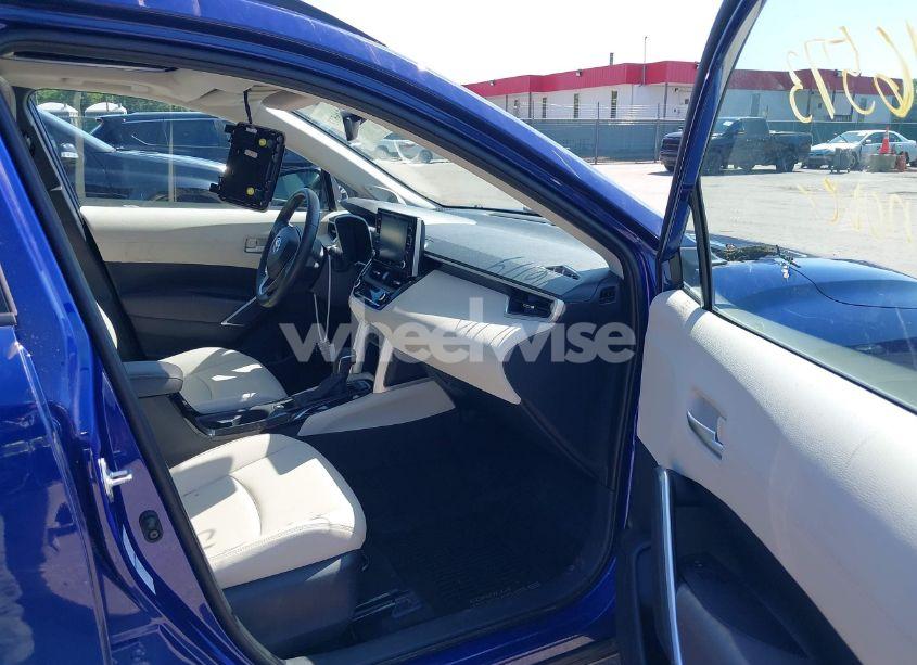 Photo 5 of 2022 Toyota Corolla CROSS XLE (VIN 7MUDAABG4NV004836)