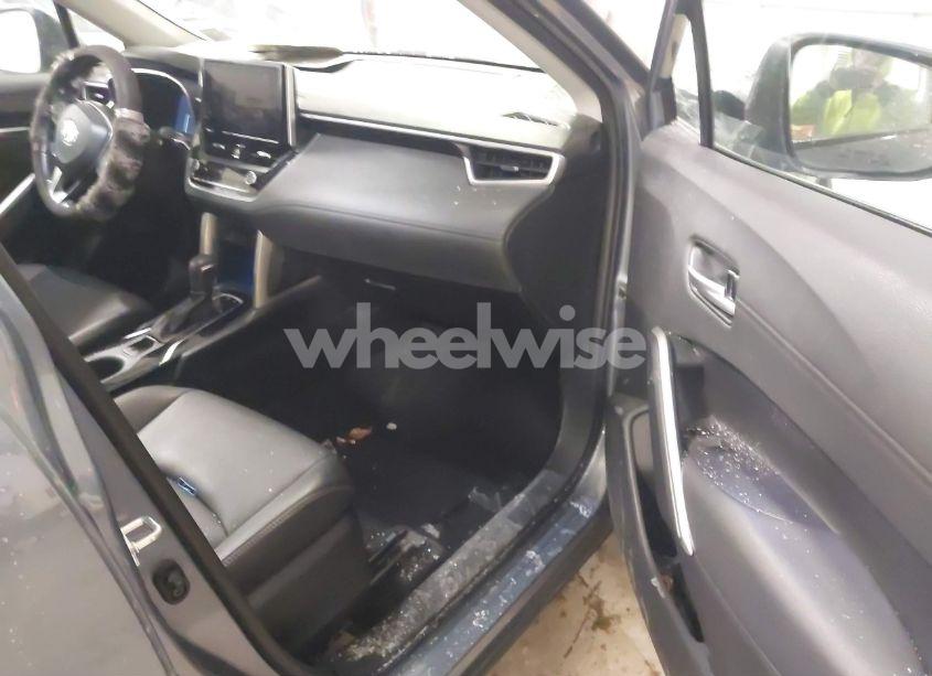 Photo 5 of 2023 Toyota Corolla CROSS XLE (VIN 7MUDAABG4PV049830)