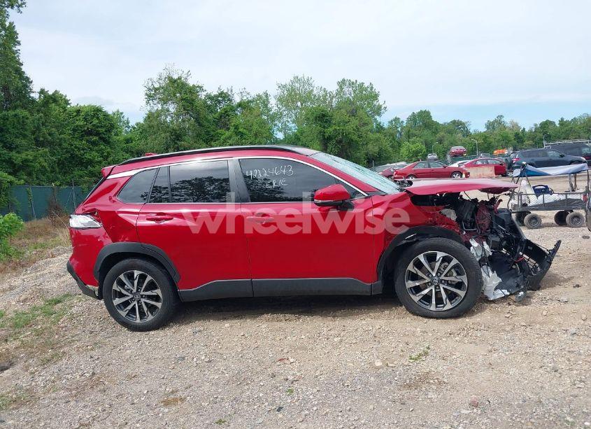 Photo 13 of 2024 Toyota Corolla CROSS XLE (VIN 7MUDAABG4RV119507)