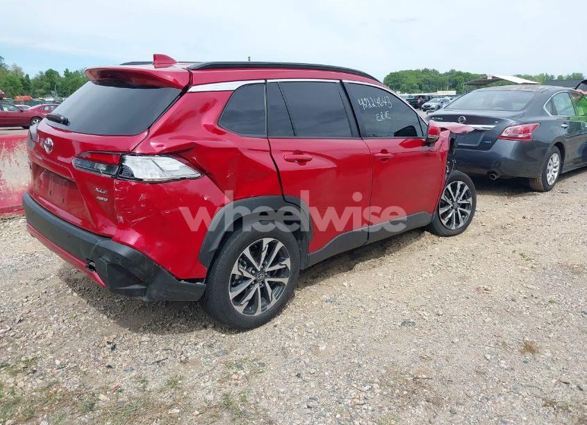 Photo 4 of 2024 Toyota Corolla CROSS XLE (VIN 7MUDAABG4RV119507)