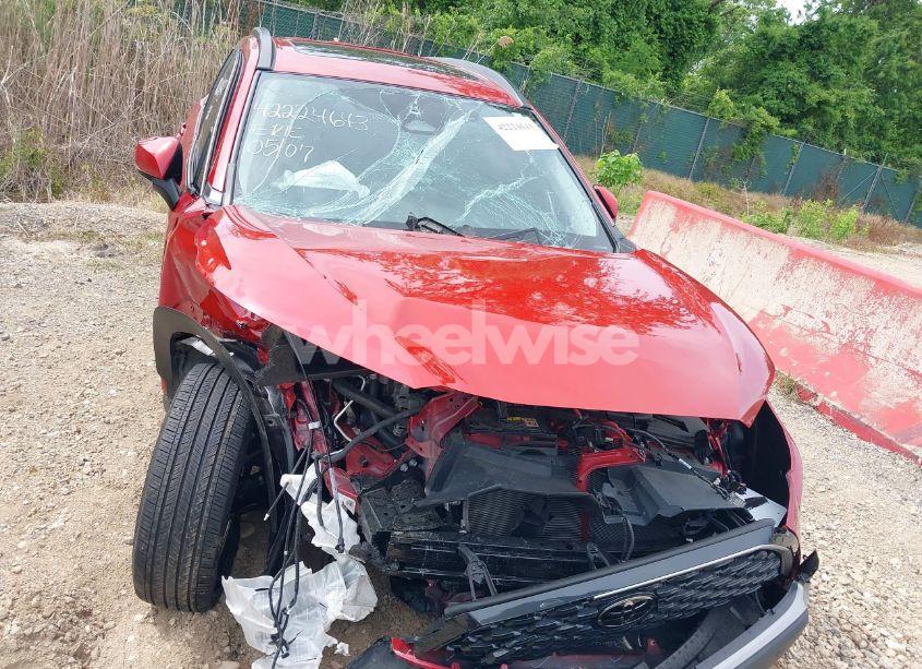 Photo 6 of 2024 Toyota Corolla CROSS XLE (VIN 7MUDAABG4RV119507)