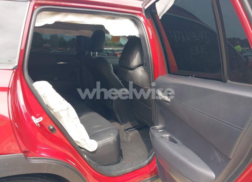 Photo 8 of 2024 Toyota Corolla CROSS XLE (VIN 7MUDAABG4RV119507)