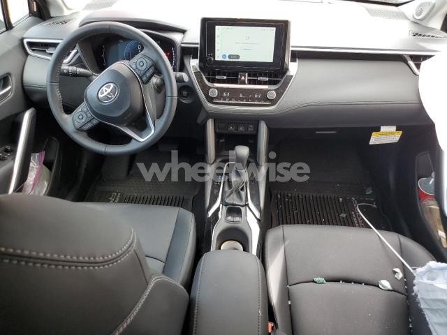 Photo 10 of 2025 TOYOTA COROLLA CROSS XLE (VIN 7MUDAABG5SV140565)