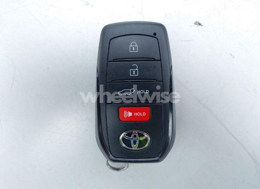 Photo 11 of 2022 Toyota Corolla CROSS XLE (VIN 7MUDAABG6NV030600)