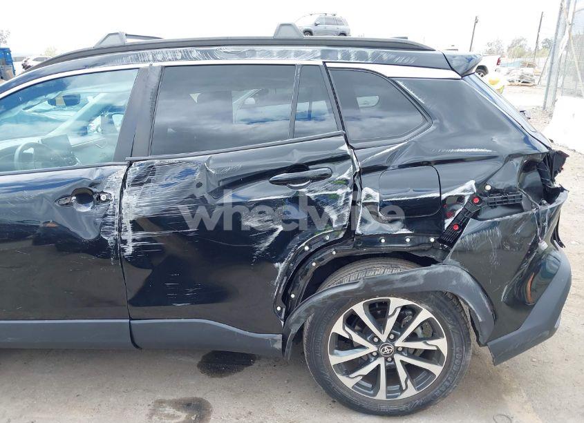 Photo 6 of 2022 Toyota Corolla CROSS XLE (VIN 7MUDAABG6NV030600)