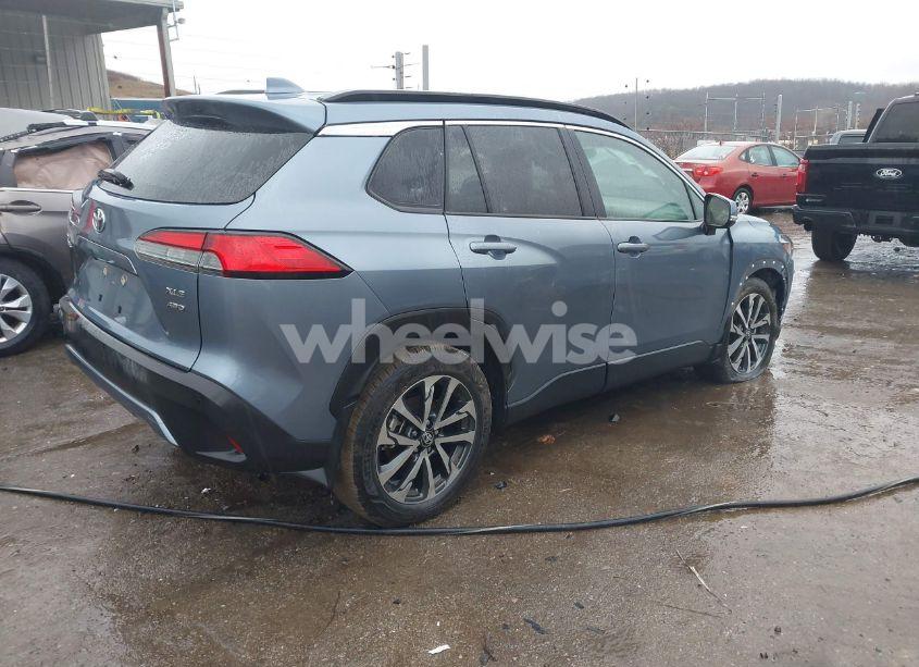 Photo 4 of 2023 Toyota Corolla CROSS XLE (VIN 7MUDAABG6PV068573)