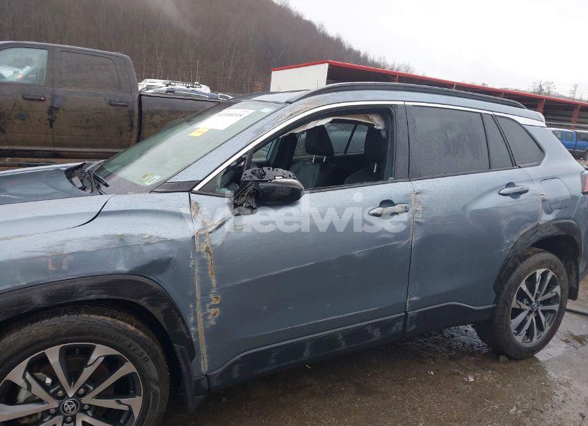 Photo 6 of 2023 Toyota Corolla CROSS XLE (VIN 7MUDAABG6PV068573)