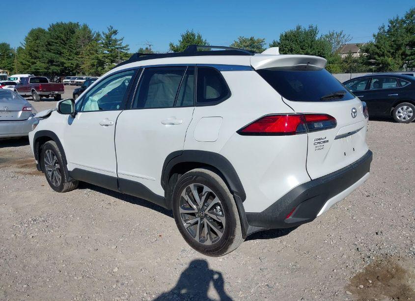 Photo 3 of 2022 Toyota Corolla CROSS XLE (VIN 7MUDAABG7NV029567)