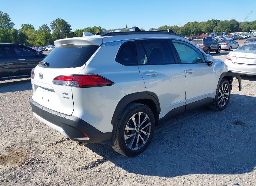 Photo 4 of 2022 Toyota Corolla CROSS XLE (VIN 7MUDAABG7NV029567)