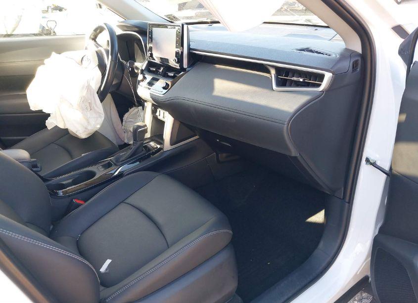 Photo 5 of 2022 Toyota Corolla CROSS XLE (VIN 7MUDAABG7NV029567)