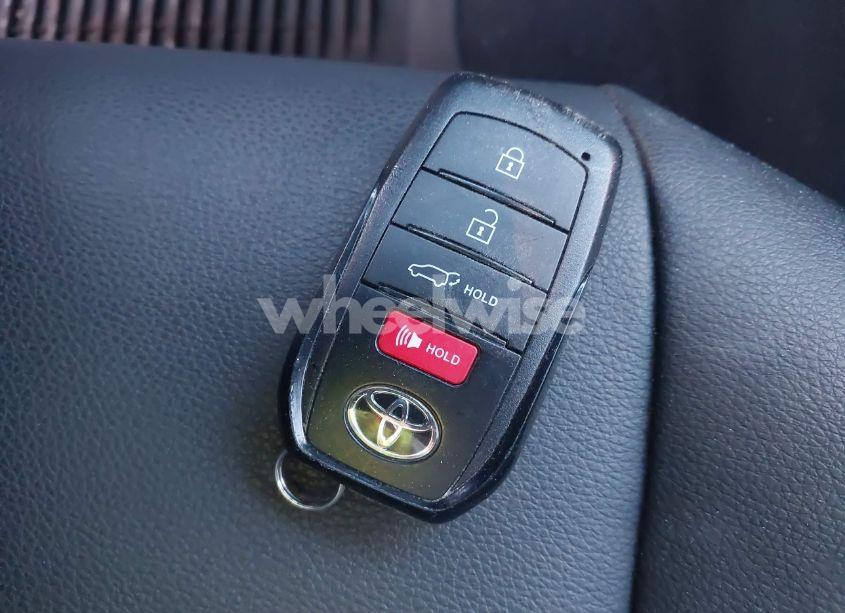 Photo 11 of 2024 Toyota Corolla CROSS XLE (VIN 7MUDAABG7RV095221)