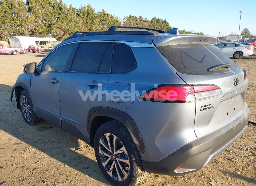 Photo 3 of 2024 Toyota Corolla CROSS XLE (VIN 7MUDAABG7RV095221)