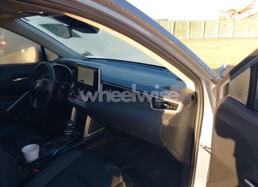 Photo 5 of 2024 Toyota Corolla CROSS XLE (VIN 7MUDAABG7RV095221)