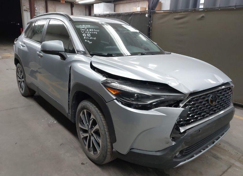2022 Toyota Corolla CROSS XLE (VIN 7MUDAABG8NV022529) main photo