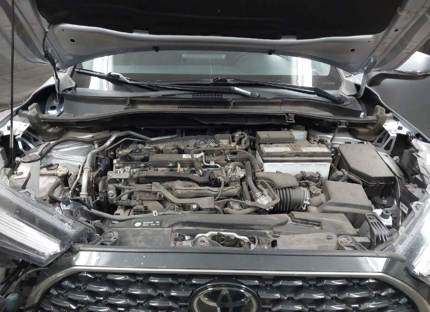 Photo 10 of 2022 Toyota Corolla CROSS XLE (VIN 7MUDAABG8NV022529)