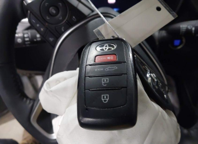 Photo 11 of 2022 Toyota Corolla CROSS XLE (VIN 7MUDAABG8NV022529)