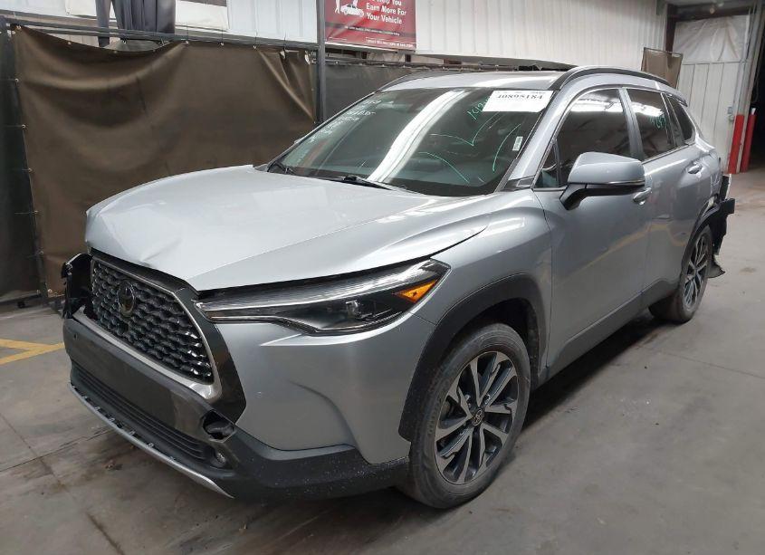 Photo 2 of 2022 Toyota Corolla CROSS XLE (VIN 7MUDAABG8NV022529)