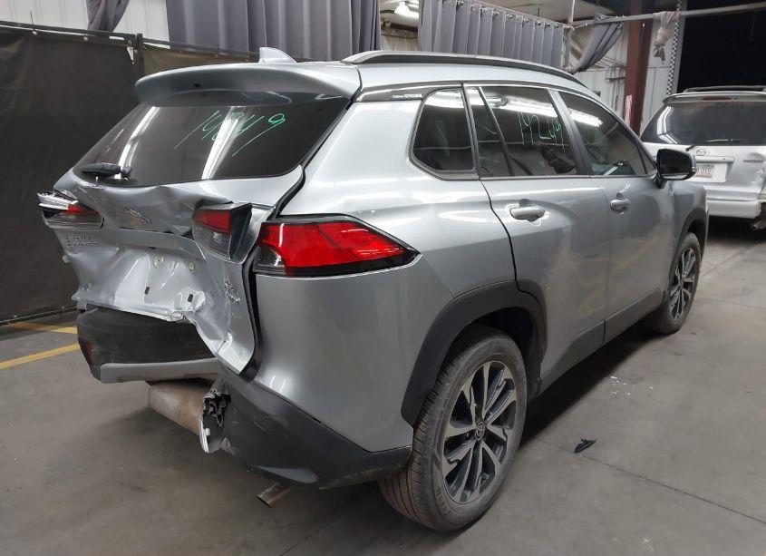 Photo 4 of 2022 Toyota Corolla CROSS XLE (VIN 7MUDAABG8NV022529)