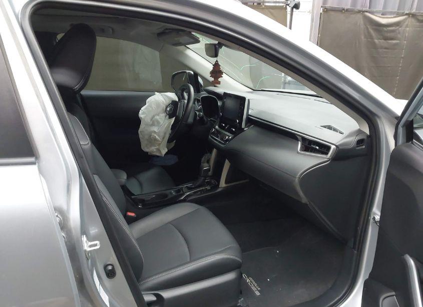 Photo 5 of 2022 Toyota Corolla CROSS XLE (VIN 7MUDAABG8NV022529)