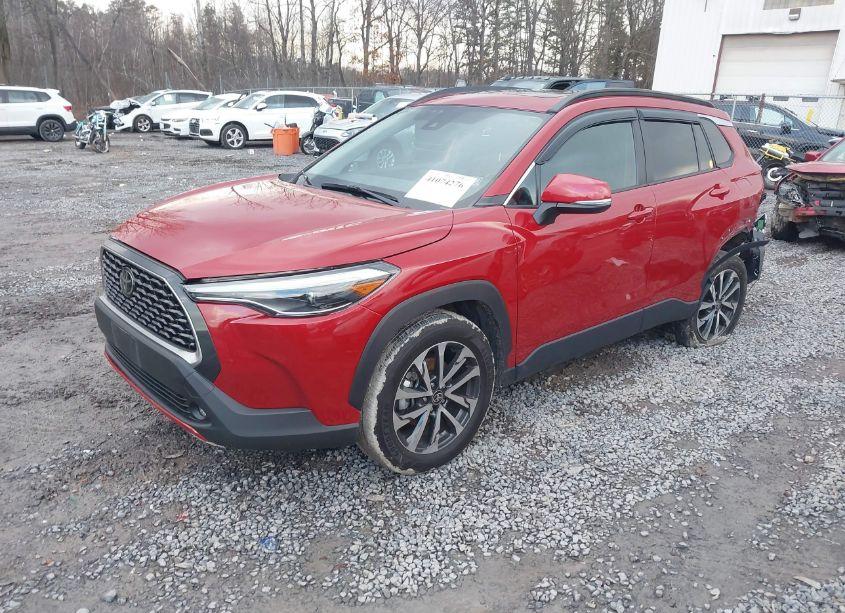 Photo 2 of 2022 Toyota Corolla CROSS XLE (VIN 7MUDAABG8NV035510)