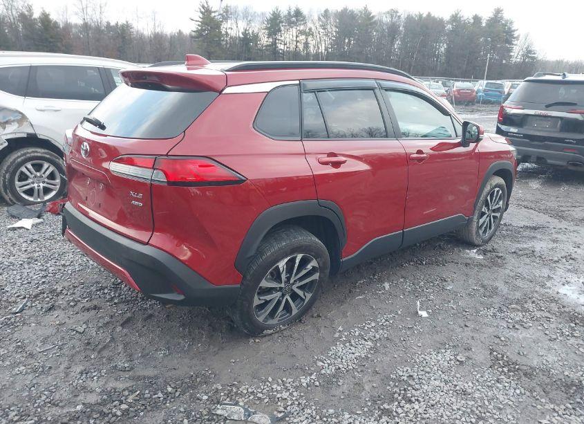 Photo 4 of 2022 Toyota Corolla CROSS XLE (VIN 7MUDAABG8NV035510)