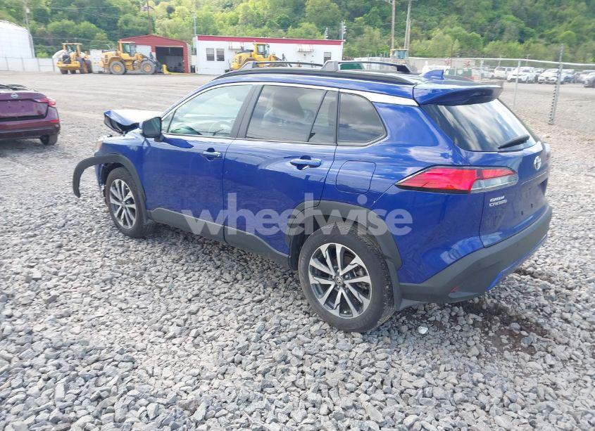 Photo 3 of 2024 Toyota Corolla CROSS XLE (VIN 7MUDAABG8RV106100)